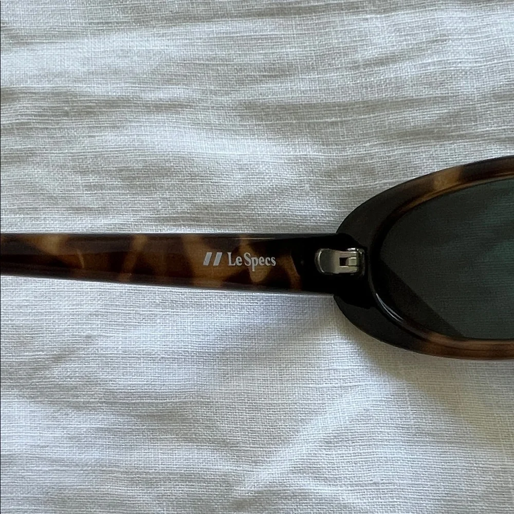 Le Specs Outta Love in Brown Tort Green Mono Sunglasses - Picture 4 of 6